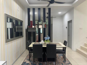 Klia Redza Homestay Kota Warisan Malay only